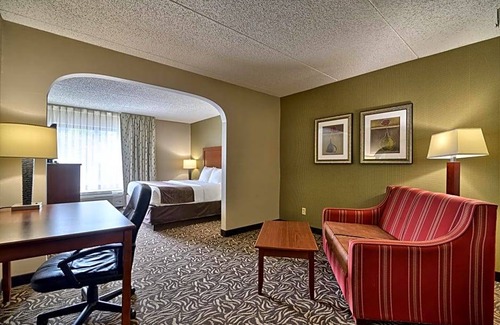 Cortland Hotel | 2-Star Hotel ∙ Clarion Inn & Suites - University Area