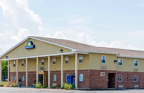 Amherst Hotel | 2-Star Hotel ∙ Days Inn by Wyndham Amherst