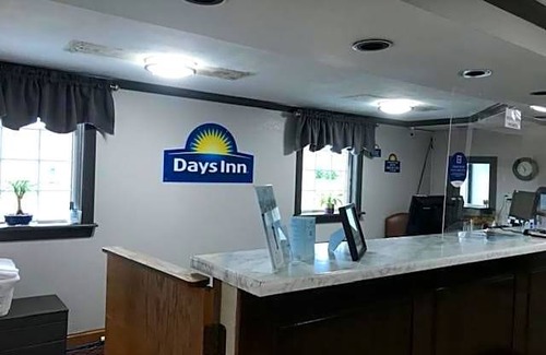 Amherst Hotel | 2-Star Hotel ∙ Days Inn by Wyndham Amherst