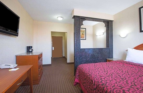 Copiague Hotel | 2-Star Hotel ∙ Days Inn by Wyndham Long Island/Copiague
