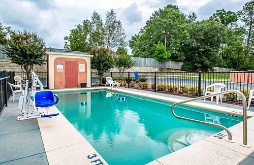 Dothan Hotel | 2-Star Hotel ∙ Econo Lodge Dothan