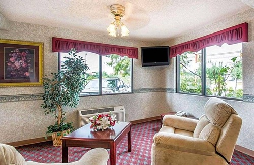 Dothan Hotel | 2-Star Hotel ∙ Econo Lodge Dothan