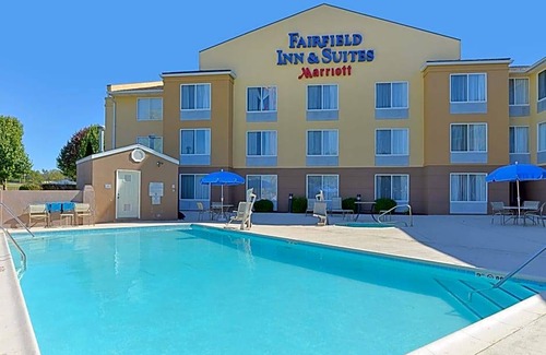 Georgetown Hotel | 2-Star Hotel ∙ Fairfield Inn & Suites by Marriott Lexington Georgetown/College Inn