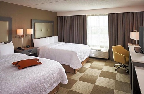 Point Edward Hotel | 2-Star Hotel ∙ Hampton Inn by Hilton Sarnia/Point Edward