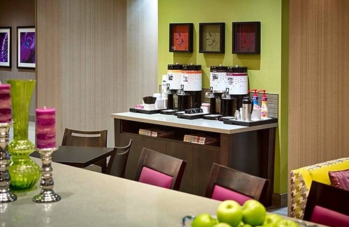 Point Edward Hotel | 2-Star Hotel ∙ Hampton Inn by Hilton Sarnia/Point Edward