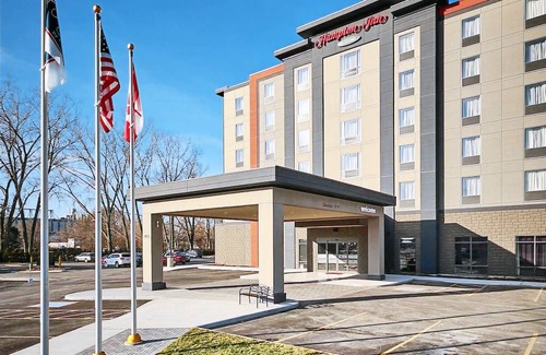 Point Edward Hotel | 2-Star Hotel ∙ Hampton Inn by Hilton Sarnia/Point Edward