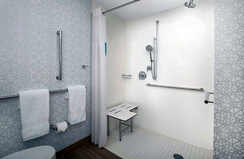 Downtown West Hotel | 2-Star Hotel ∙ Hampton Inn Baltimore-Downtown-Convention Center