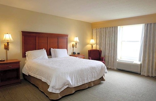 Manning Hotel | 2-Star Hotel ∙ Hampton Inn Manning