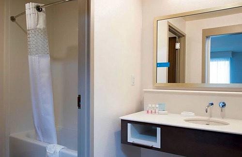 Midtown Hotel | 2-Star Hotel ∙ Hampton Inn & Suites Grand Rapids Downtown
