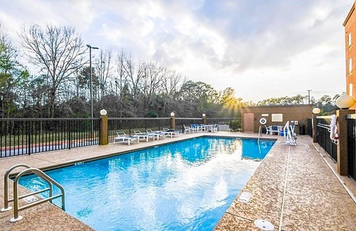Foley Hotel | 2-Star Hotel ∙ Hampton Inn Foley
