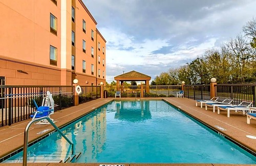 Foley Hotel | 2-Star Hotel ∙ Hampton Inn Foley