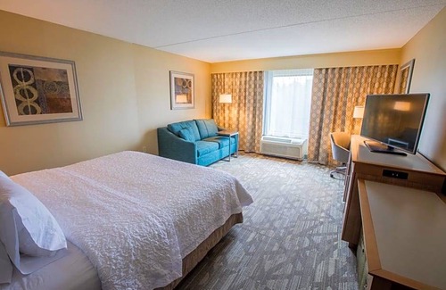 Lochmere Hotel | 2-Star Hotel ∙ Hampton Inn & Suites Tilton