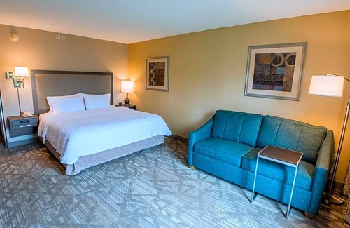 Lochmere Hotel | 2-Star Hotel ∙ Hampton Inn & Suites Tilton