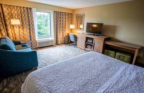 Lochmere Hotel | 2-Star Hotel ∙ Hampton Inn & Suites Tilton