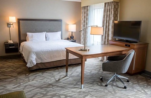 Lochmere Hotel | 2-Star Hotel ∙ Hampton Inn & Suites Tilton