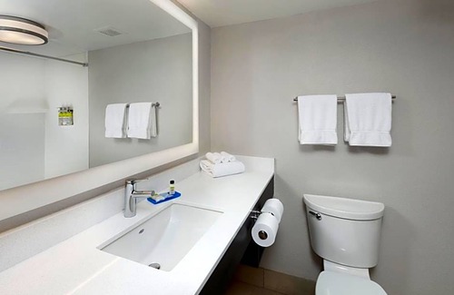 Middlesboro Hotel | 2-Star Hotel ∙ Holiday Inn Express Middlesboro, an IHG Hotel