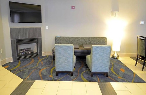 Biddeford Hotel | 2-Star Hotel ∙ Holiday Inn Express Hotels Biddeford, an IHG Hotel