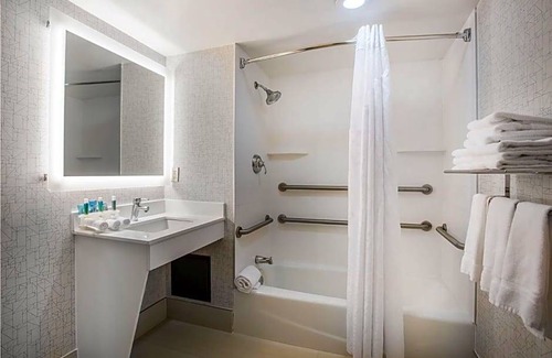 Downtown Albany Hotel | 2-Star Hotel ∙ Holiday Inn Express Albany Downtown, an IHG Hotel