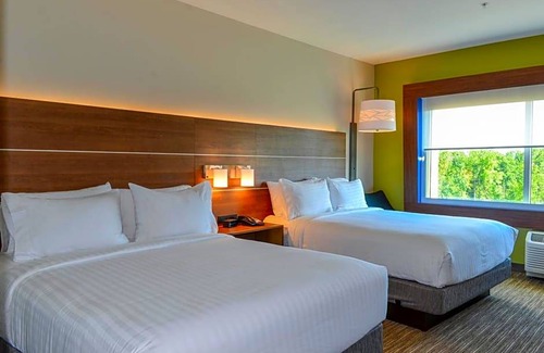 Umstead Hotel | 2-Star Hotel ∙ Holiday Inn Express & Suites Raleigh Airport - Brier Creek, an IHG Hotel