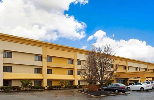 Auburn Hotel | 2-Star Hotel ∙ La Quinta Inn by Wyndham Auburn Worcester