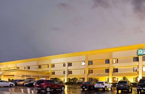 Auburn Hotel | 2-Star Hotel ∙ La Quinta Inn by Wyndham Auburn Worcester
