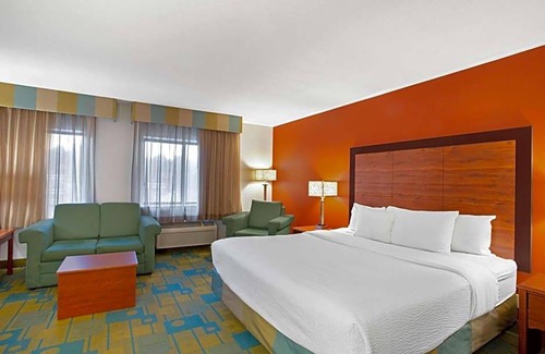 Auburn Hotel | 2-Star Hotel ∙ La Quinta Inn by Wyndham Auburn Worcester