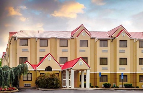 Ashley Oaks Hotel | 2-Star Hotel ∙ Microtel Inn by Wyndham Knoxville