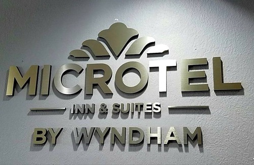 London Hotel | 2-Star Hotel ∙ Microtel Inn & Suites by Wyndham London