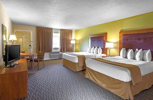 North Bend Hotel | 2-Star Hotel ∙ Quality Inn & Suites at Coos Bay