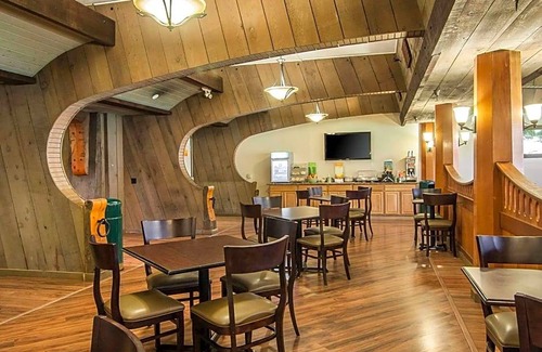 North Bend Hotel | 2-Star Hotel ∙ Quality Inn & Suites at Coos Bay