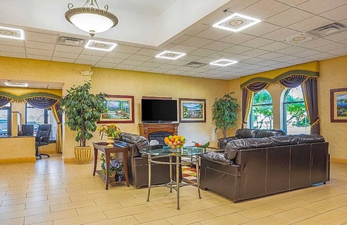 Coldwater Hotel | 2-Star Hotel ∙ Quality Inn & Suites Coldwater near I-69