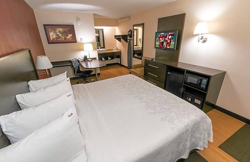 Willowbrook Hotel | 2-Star Hotel ∙ Red Roof Inn PLUS Chicago - Willowbrook