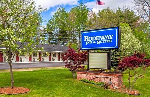 Brunswick Hotel | 2-Star Hotel ∙ Rodeway Inn & Suites Brunswick near Hwy 1