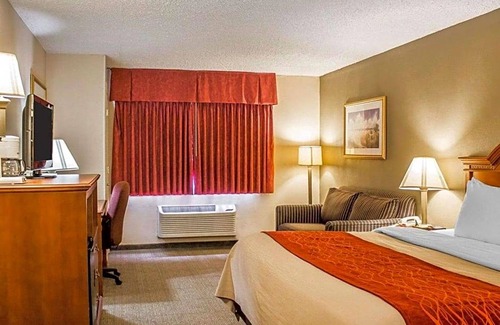 Huron Hotel | 2-Star Hotel ∙ Rodeway Inn Huron