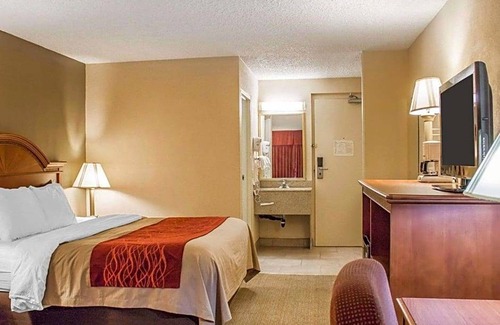 Huron Hotel | 2-Star Hotel ∙ Rodeway Inn Huron