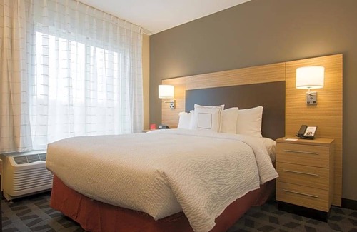 Bayberry Hotel | 2-Star Hotel ∙ TownePlace Suites by Marriott Syracuse Clay