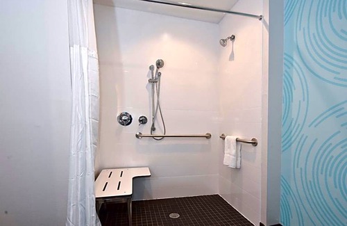 Lawrence Hotel | 2-Star Hotel ∙ Tru By Hilton Lawrence
