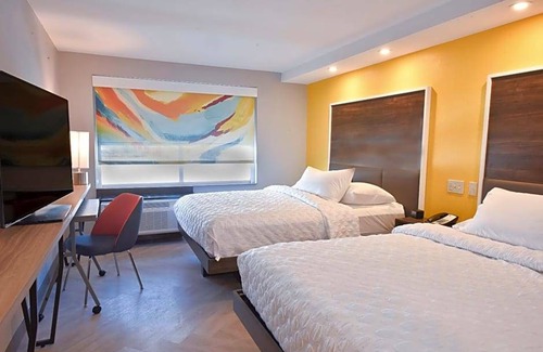 Lawrence Hotel | 2-Star Hotel ∙ Tru By Hilton Lawrence