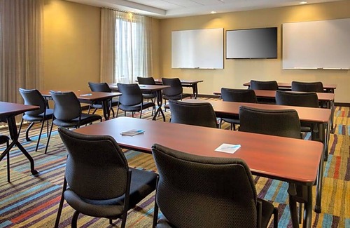 East Syracuse Hotel | 2-Star Hotel ∙ Fairfield Inn & Suites by Marriott Syracuse Carrier Circle