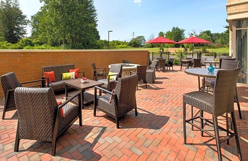 East Syracuse Hotel | 2-Star Hotel ∙ Fairfield Inn & Suites by Marriott Syracuse Carrier Circle