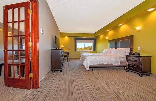 Centereach Hotel | 2-Star Hotel ∙ Holiday Inn Express Stony Brook-Long Island, an IHG Hotel