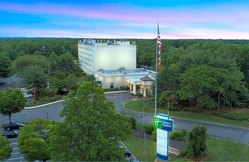 Centereach Hotel | 2-Star Hotel ∙ Holiday Inn Express Stony Brook-Long Island, an IHG Hotel
