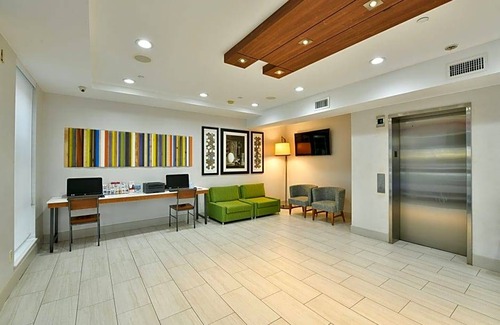 Travis - Chelsea Hotel | 2-Star Hotel ∙ Holiday Inn Express Staten Island West, an IHG Hotel
