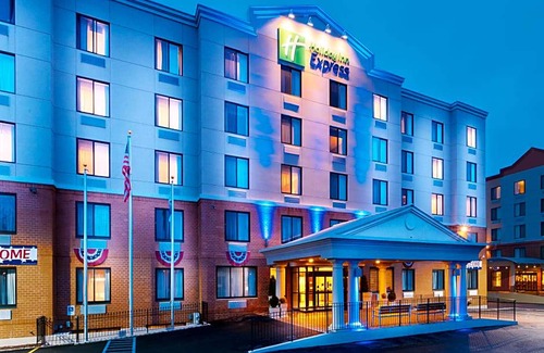 Travis - Chelsea Hotel | 2-Star Hotel ∙ Holiday Inn Express Staten Island West, an IHG Hotel