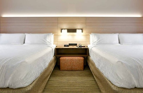 Travis - Chelsea Hotel | 2-Star Hotel ∙ Holiday Inn Express Staten Island West, an IHG Hotel