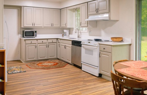 Tupelo House | #2 Stay On Elvis Presley Drive- Near downtown and I22