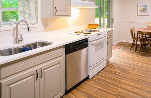 Tupelo House | #2 Stay On Elvis Presley Drive- Near downtown and I22