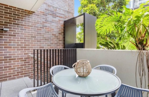 Newstead Apartment | 2-storey Apartment with Pool, Gym and BBQ - Q Stay