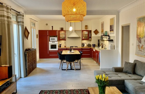 Bergerac House | 2 Storey House with garden, central Bergerac, spacious and bright. Parking privé