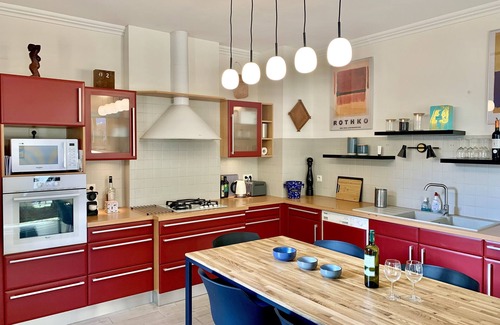 Bergerac House | 2 Storey House with garden, central Bergerac, spacious and bright. Parking privé